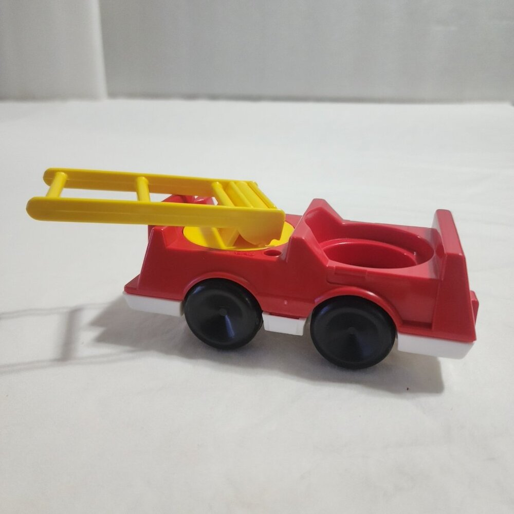 Fisher-Price Red Firetruck Little People Yellow Ladder Vintage 1990 5" L x 2" H